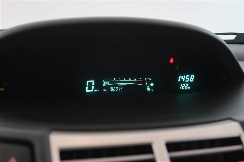 Toyota Yaris (2007) 1.0 VVT-i, po STK, Tažné - fotka 11 z 13
