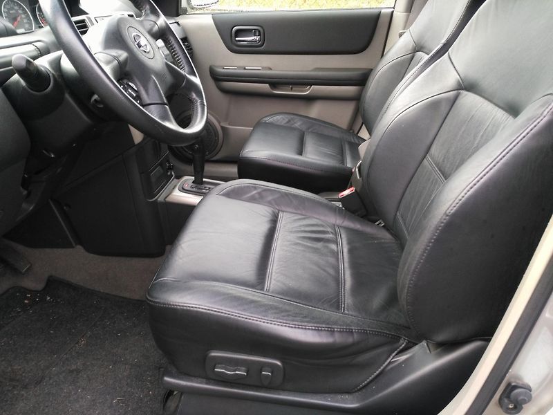 Nissan X-Trail 2,5i AWD /121 kW/ Automat - fotka 13 z 37