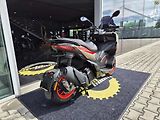 Aprilia SR GT 125 (2026) SPORT - AKČNÍ CENA - náhled 46