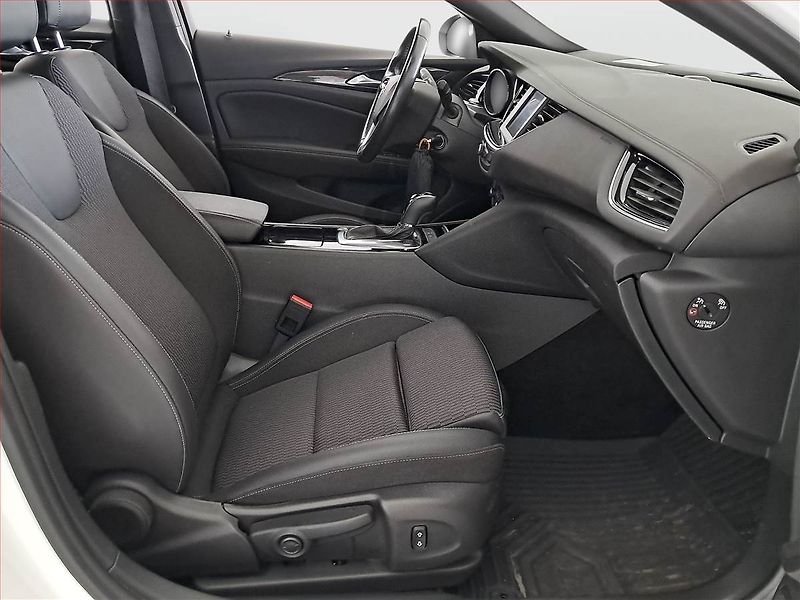 Opel Insignia (2022) 2.0 CDTI, 4X4, Automat - fotka 9 z 16