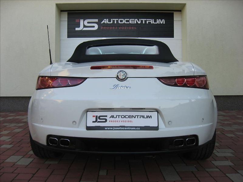 Alfa Romeo Spider 2,2 JTS 185PS  Exclusive - fotka 9 z 46