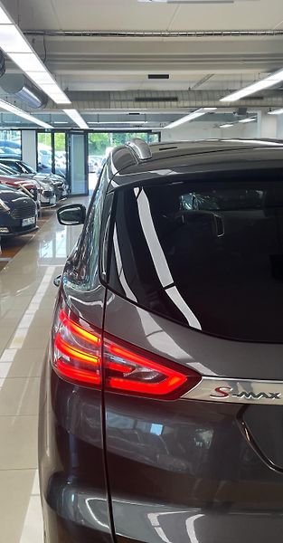 Ford S-MAX Titanium 132kW AT AWD, 7 MÍST - fotka 30 z 34