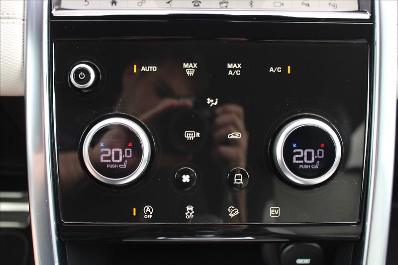 Land Rover Discovery Sport 1,5 P300e  A/T,4x4,R-DYNAMIC S - fotka 19 z 39