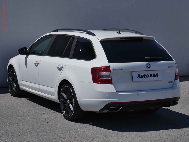 Škoda Octavia (2014) 2.0 TDi, RS, navi, xenon - fotka 6 z 25