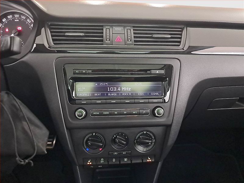 Škoda Rapid (2015) Spaceback 1.2 TSI, Xenony - fotka 12 z 19
