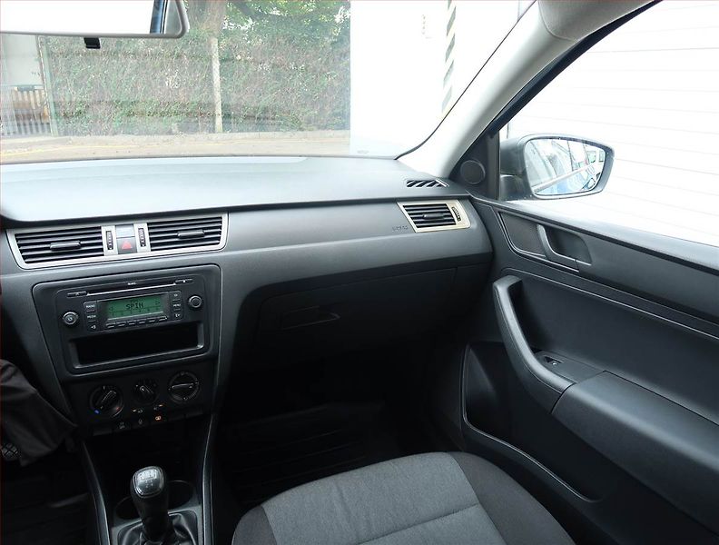 Škoda Rapid (2013) 1.2 MPI, LPG, ČR,1.maj - fotka 8 z 14