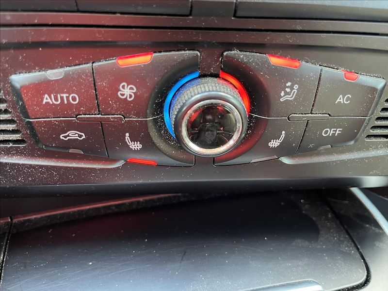 Audi A4 2,0 TDi KLIMA XENON 2x KOLA - fotka 18 z 33