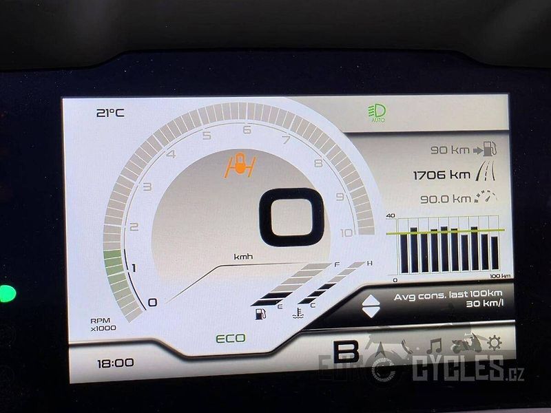 Piaggio MP3 530 Exclusive (2024) - fotka 16 z 20