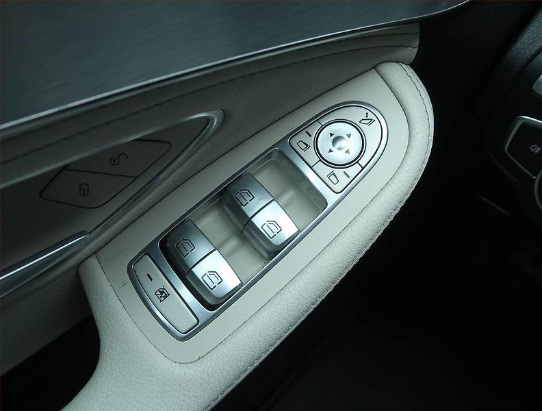 Mercedes-Benz Třídy C (2015) C 220 BlueTEC, Automat - fotka 13 z 15