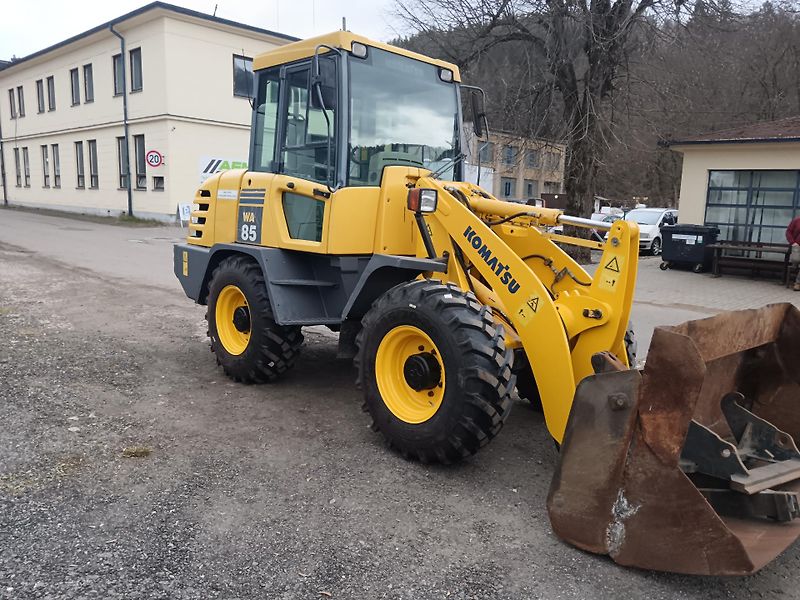 Komatsu (2004)  WA 85-3 4X4 - fotka 4 z 19