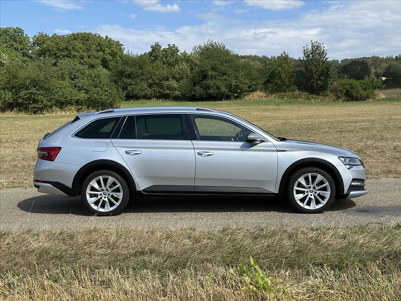 Škoda Superb 2,0 TDI 140kW DSG Scout 4x4 CZ - fotka 8 z 39