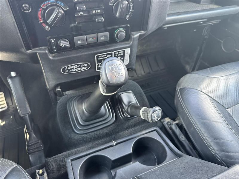 Land Rover Defender 2,2 110 TD4 STW Adventure ČR - fotka 19 z 25