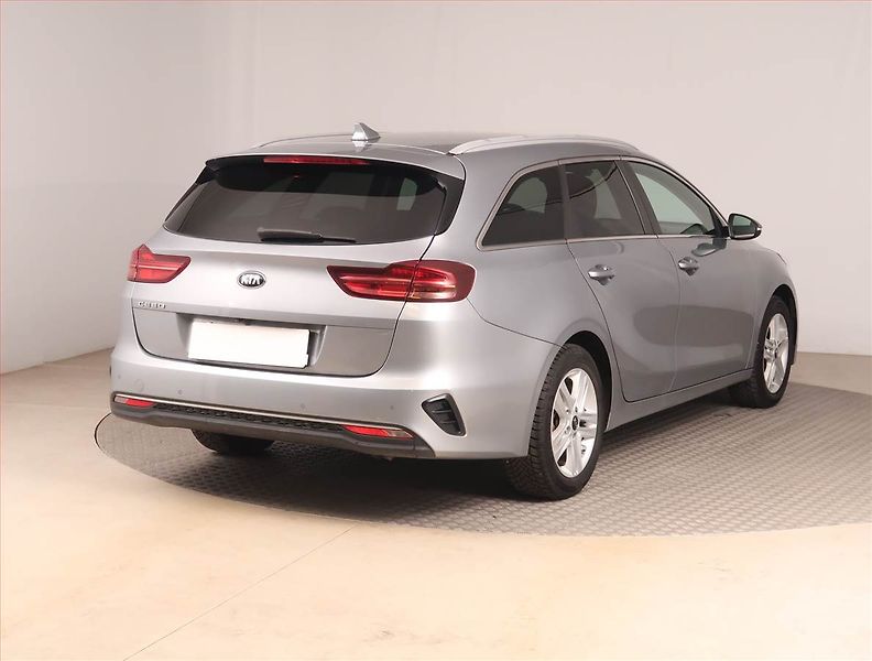 Kia Ceed (2018) 1.4 T-GDI, Serv.kniha - fotka 5 z 15