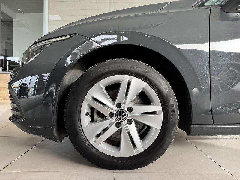 Volkswagen Golf 1,0eTSI 81kW*DSG*Life*DPH - fotka 27 z 28