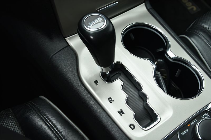 Jeep Grand Cherokee 3.0CRD 177kW AWD LIMITED TAŽNÉ - fotka 19 z 28