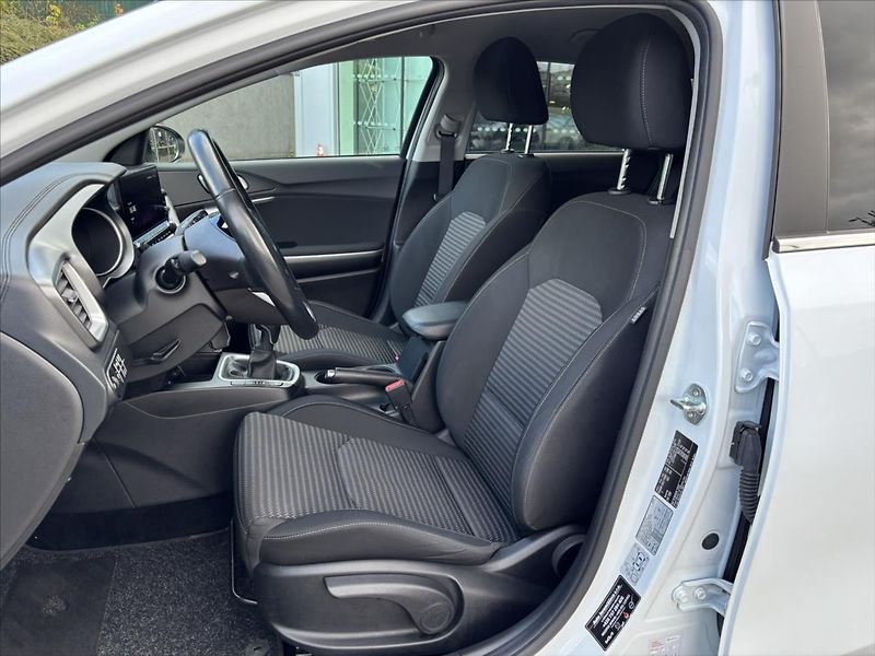 Kia Ceed 1,5 TGDi 118kW TOP ZÁRUKA NAVI - fotka 10 z 40