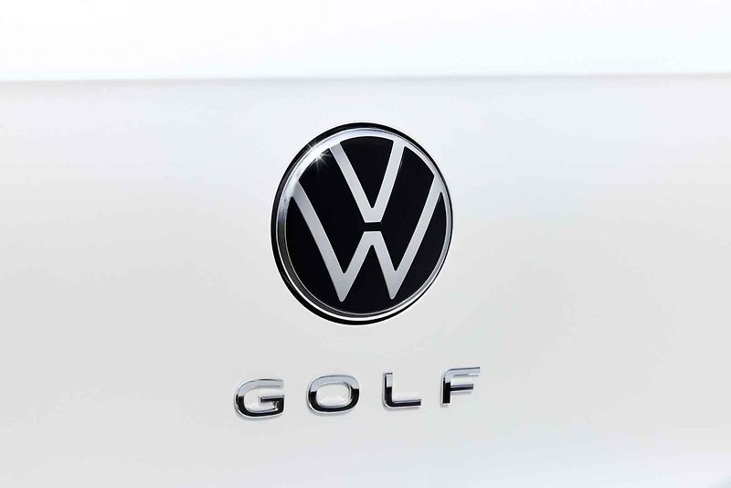 Golf je stále k mání ve verzích kombi, hatchback i GTI