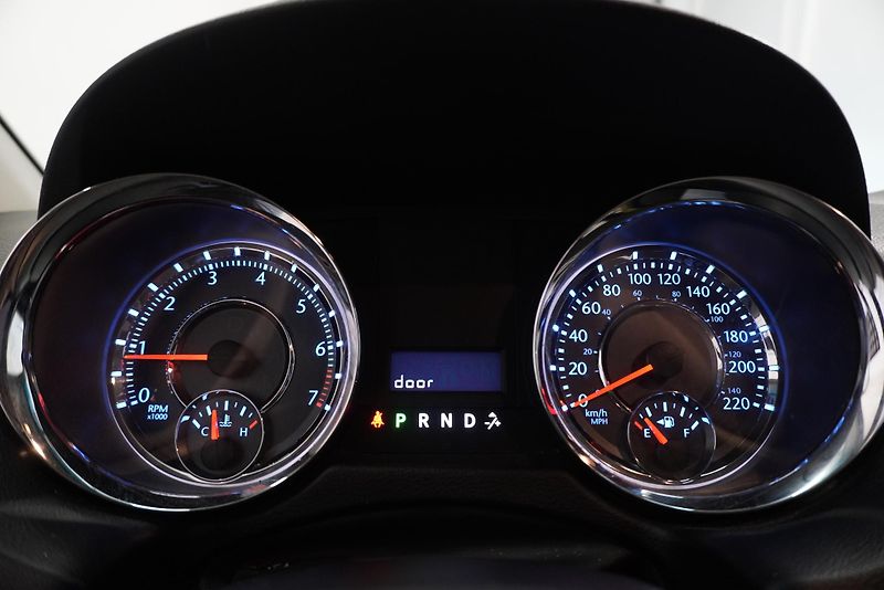 Chrysler Town & Country 3.6i TOWN&COUNTRY  4X4 AUTOMAT - fotka 17 z 36