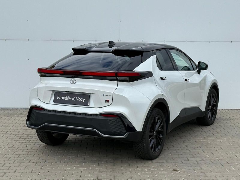 Toyota C-HR 2,0 HEV e-CVT GR Sport - fotka 2 z 30
