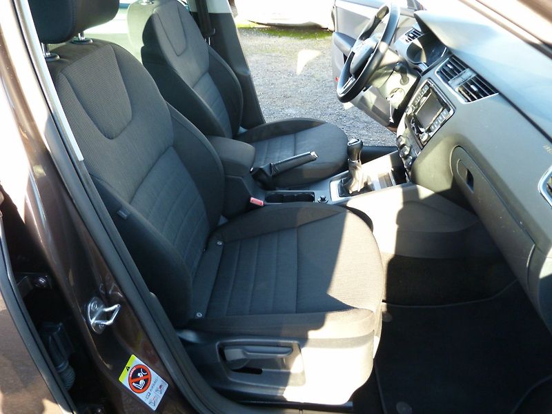 Škoda Octavia 1.4 TSI auto klima - fotka 20 z 26