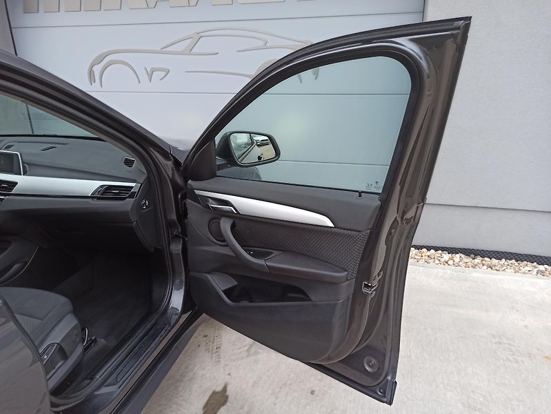 BMW X1 sDRIVE 20i 141kW ČR  - fotka 25 z 28