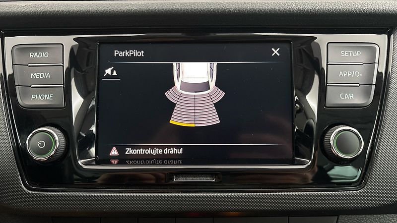 Škoda Fabia 1.0 TSI Ambition Combi - fotka 12 z 25