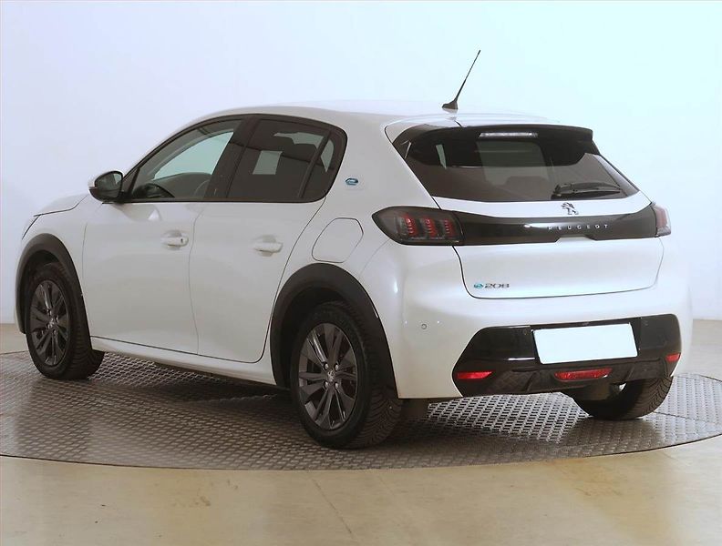 Peugeot 208 (2022) Allure 50 kWh, SoH 89% - fotka 4 z 22