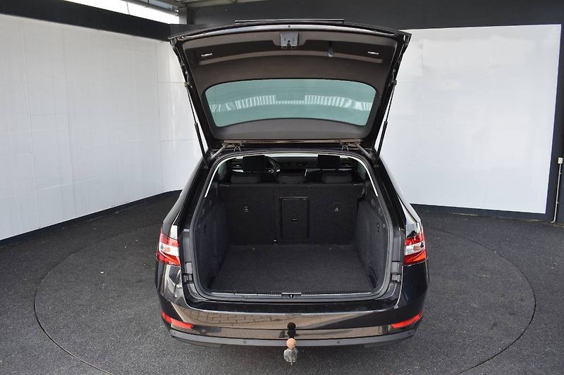 Škoda Superb (2023) 2.0TDI 147kW DSG 4x4,tažné - fotka 10 z 25