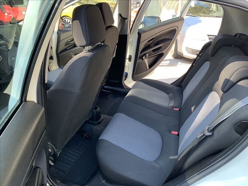 Fiat Punto 1,2 i - fotka 16 z 17