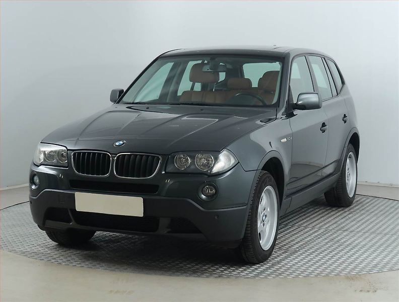 BMW X3 (2008) 2.0d, 4X4, Park. senzory - fotka 2 z 15