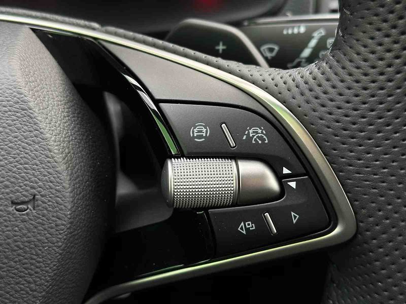 Škoda Karoq 1.5TSi DSG 150PS Sportline Mat - fotka 18 z 33