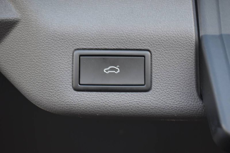 Volkswagen Multivan (2022) 1.4TSI 110kW Hybrid - fotka 14 z 30