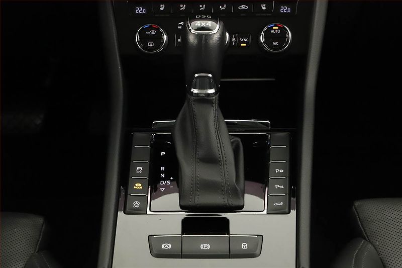 Škoda Superb (2018) Laurin&Klement 2.0 TDI 4x4 - fotka 15 z 18