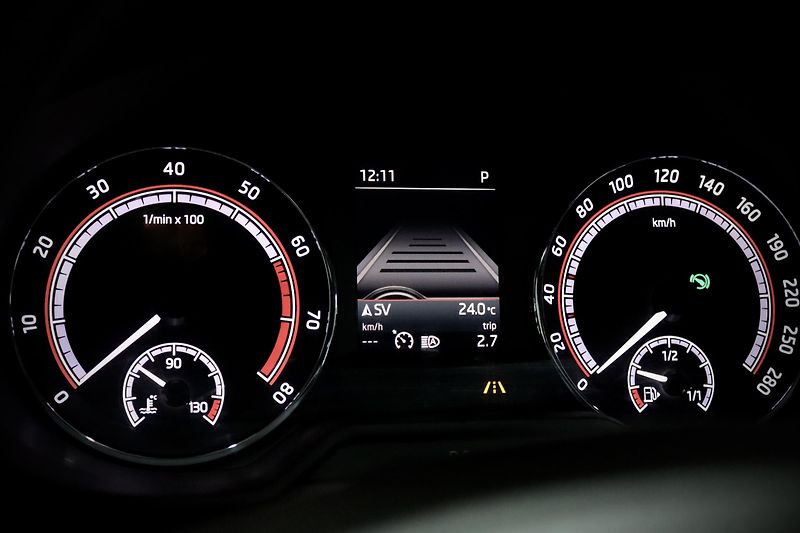 Škoda Octavia 3 FL 2.0 TSI 180 kW DSG RS - fotka 25 z 43