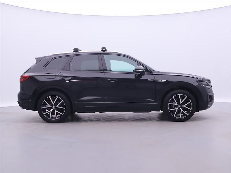 Volkswagen Touareg 3,0 R-Line Tiptronic CZ DPH - fotka 8 z 31