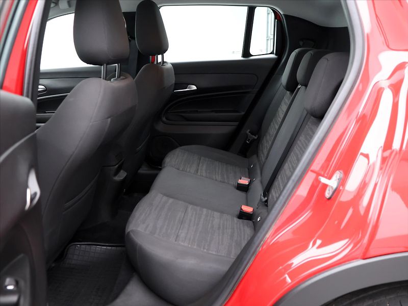 Jeep Avenger 1,2 74kW CZ e-Hybrid Longitude - fotka 14 z 31