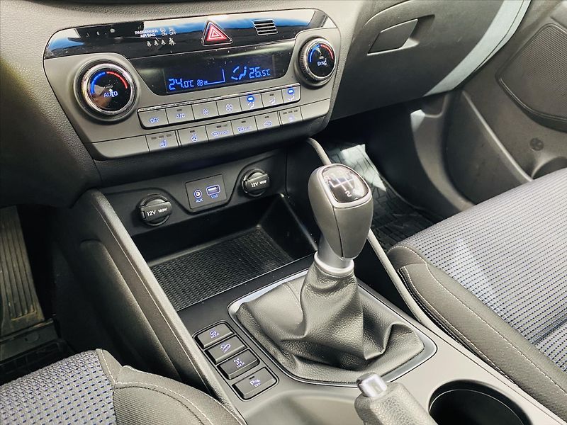Hyundai Tucson 1,6 T-GDi 130kW 4x4 - fotka 18 z 24