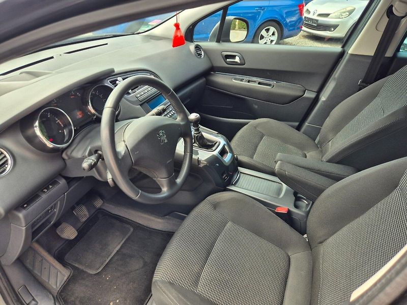 Peugeot 5008 (2011) 1.6  HDI Serviska - fotka 18 z 33