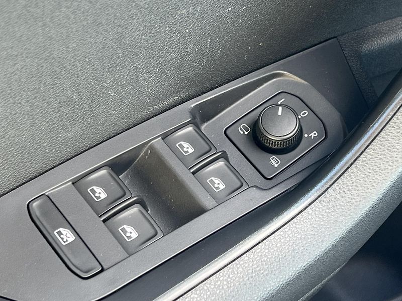 Škoda Karoq 2.0 TDi 4x4 DSG Sportline max. - fotka 23 z 25