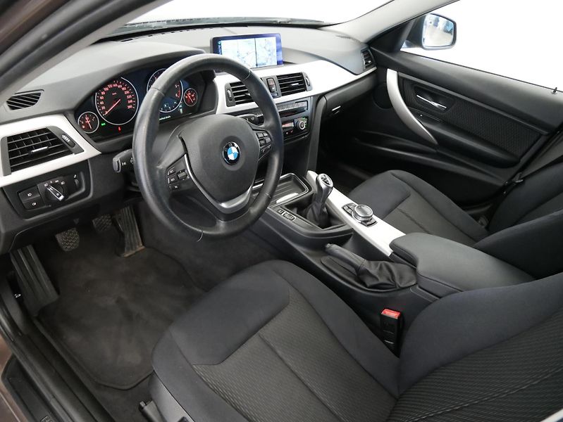 BMW Řada 3 - fotka 13 z 25