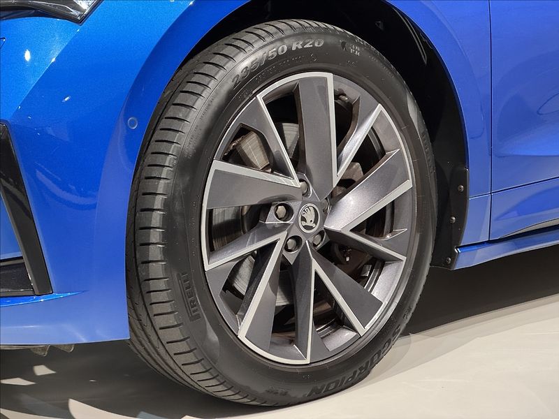 Škoda Enyaq 80 Sportline LED Matrix Assist - fotka 8 z 47