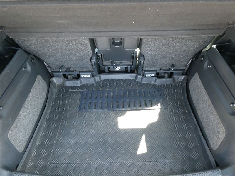 Škoda Roomster 1,4 i 16V závěs, serviska - fotka 16 z 49