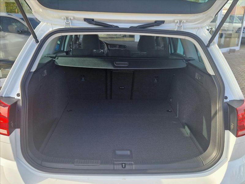 Volkswagen Golf 1,6 TDI LED KOMP.SERV.HISTORIE - fotka 11 z 50