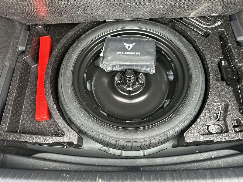 Cupra Formentor (2024) 2.0 TSI 4Drive DSG - fotka 29 z 35