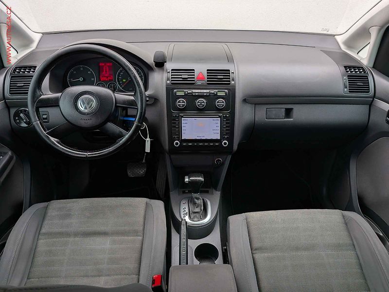 Volkswagen Touran (2006) 2.0TDi, DSG - fotka 8 z 13