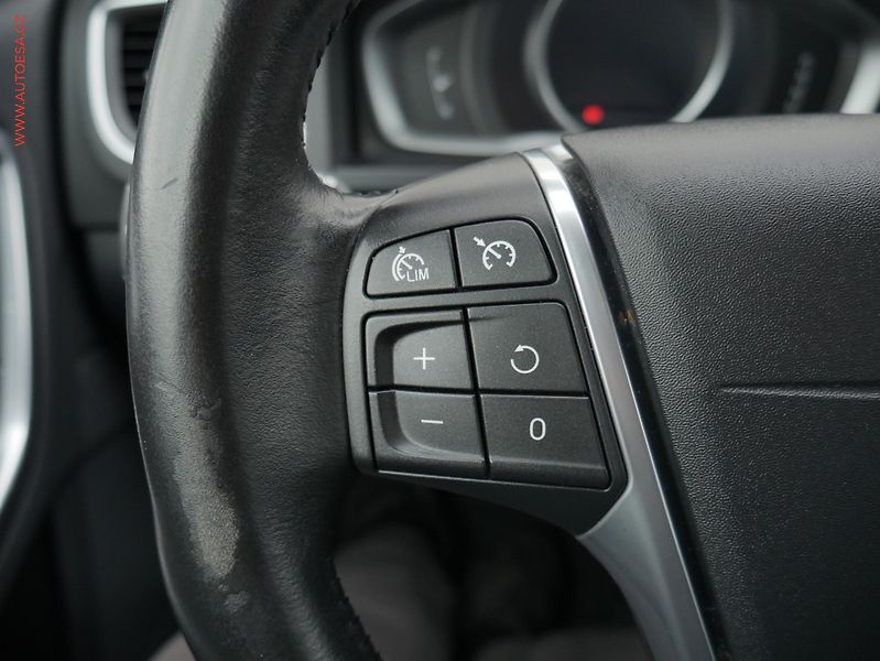 Volvo V60 (2016) 2.4 D4 4x4, ČR, Cross - fotka 12 z 23