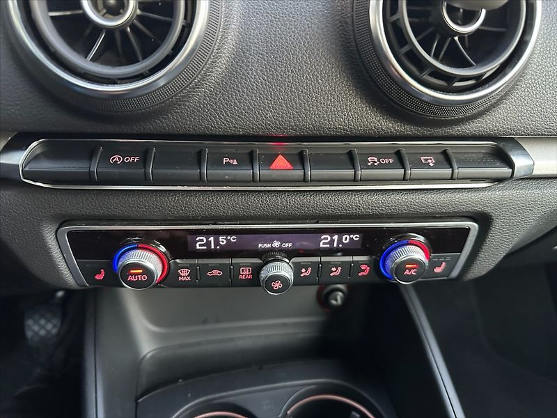 Audi A3 1,6 81kW  Sportback - fotka 26 z 45
