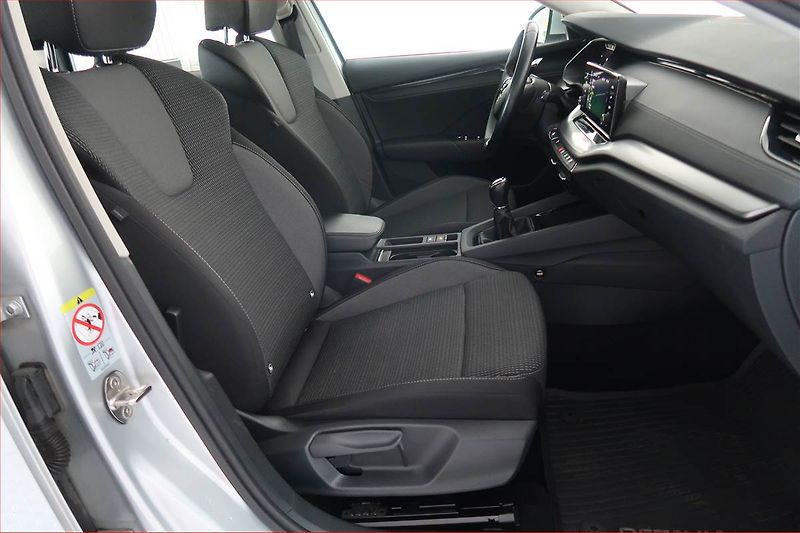 Škoda Octavia (2023) Ambition 2.0 TDI, ČR,1.maj - fotka 9 z 18