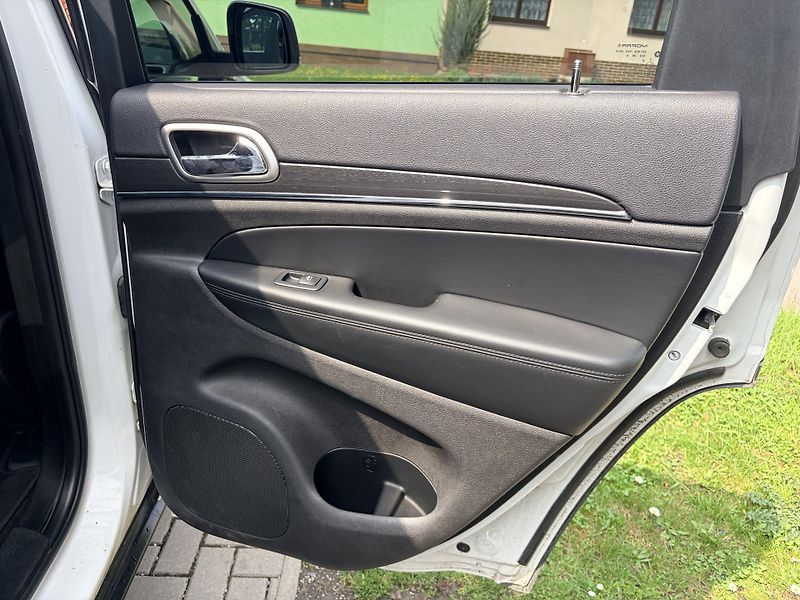 Jeep Grand Cherokee 3.0 V6 CRD 184KW - fotka 43 z 47