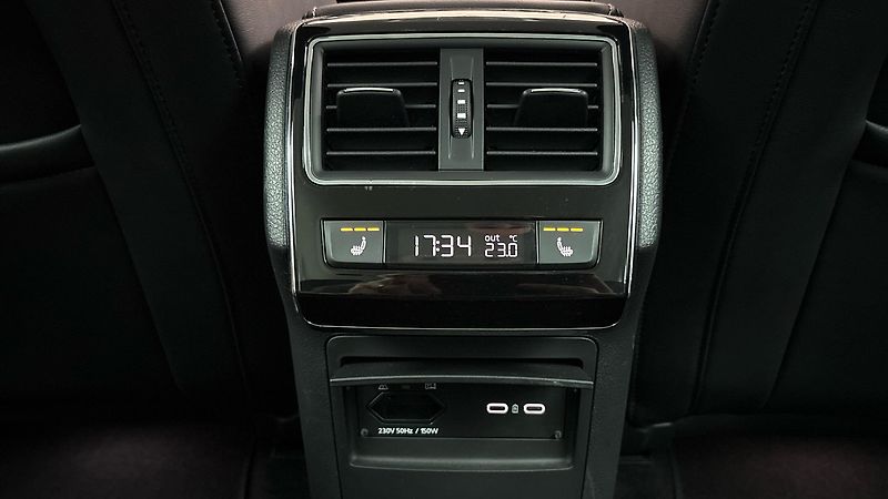 Škoda Superb 2.0 TDI DSG 4x4 Scout Combi - fotka 24 z 33